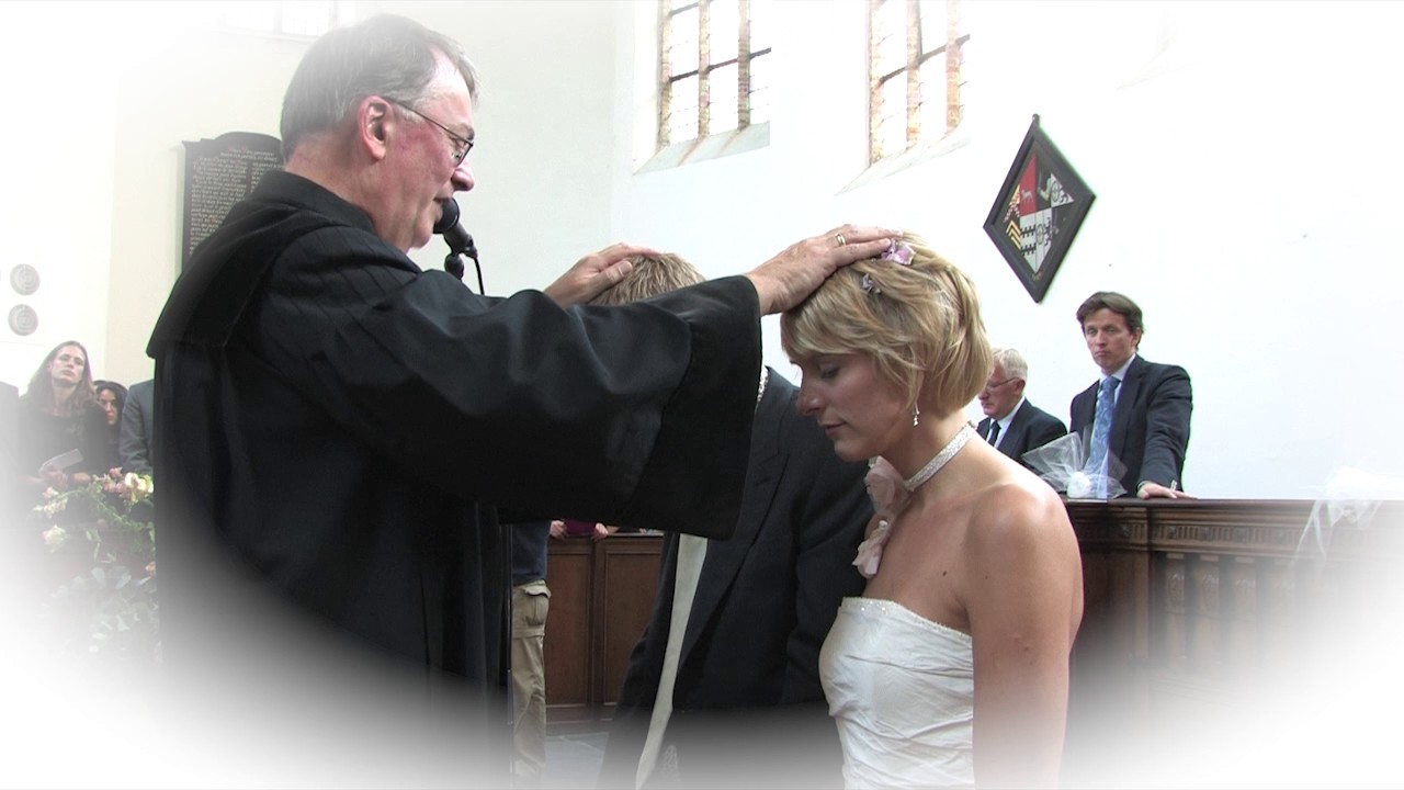 Video van kerkelijke inzegening van huwelijk